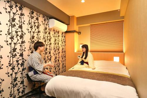 room detail thumbnail 2