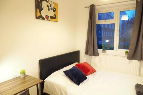 Large Apartment In The Heart Of Old Street, , London