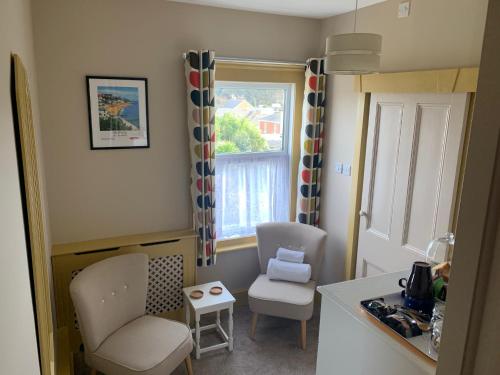 Number 29 - Only Adults, Shanklin (foto 3)