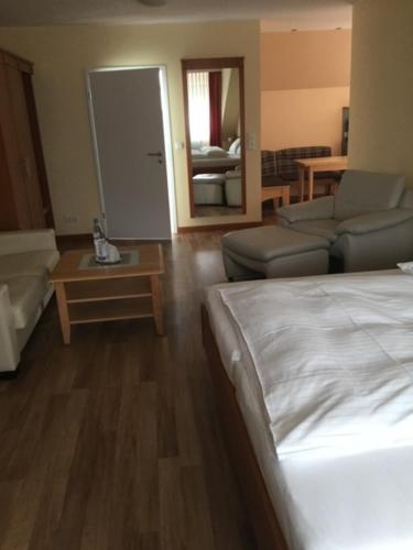 BEST LONGSTAY INN, homestead and extended stay - KRAL Hotels Erlangen 954m von Willstraße entfernt