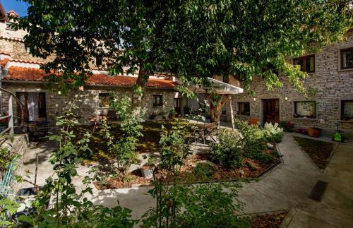 Dārzs, Hotel Rural Los Cerezos de Yanguas in Yanguas