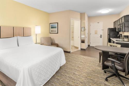 Candlewood Suites Destin-Sandestin Area, an IHG Hotel