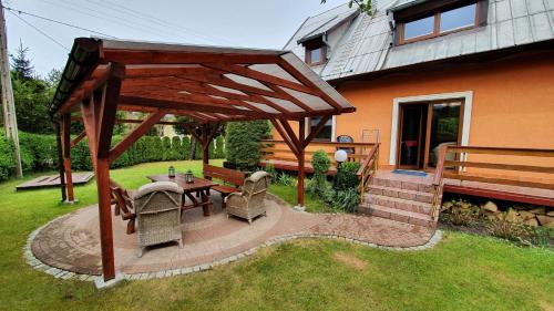 3 bedrooms, 6 beds