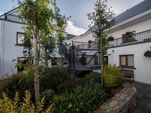 Donegan Court Aparthotel 2