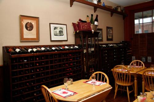 Lafayette Inn & Restaurant - image 4