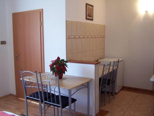 Akacia Apartment - FREE INSIDE PARKING, 2 bedrooms, garden, next to centre, Budapešť (fotografie 8)