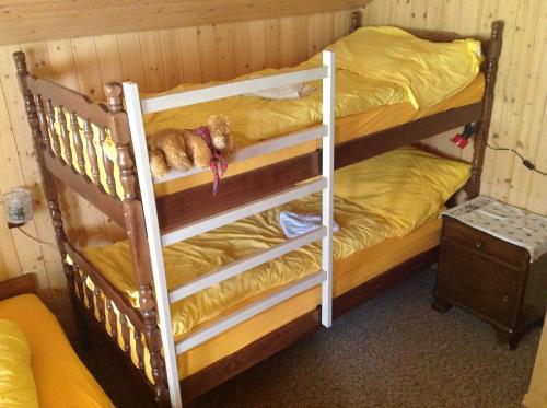 2 twin beds, 2 bunk beds