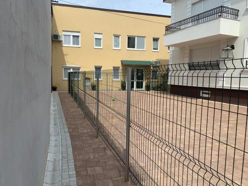 N6 Apartment - image 8