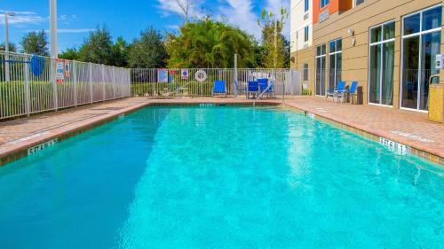 Holiday Inn Express Hotel & Suites Palm Bay, an IHG Hotel