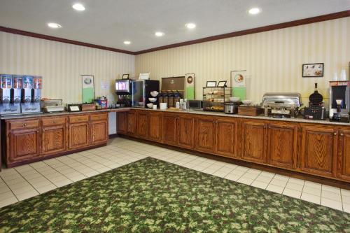 Country Inn & Suites by Radisson, Hiram, GA