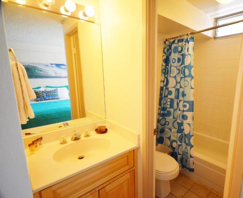 Kuhio Village 810A KING Studio, Waikiki Ocean View! thumb 3