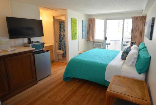 Kuhio Village 810A KING Studio, Waikiki Ocean View! thumb 4