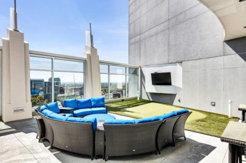 Chromatic Illustrious Central Buckhead Tower Giant