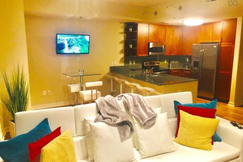 Prolific Panoramic View Buckhead Center Oasis