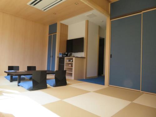 Japanese-Style Room-Executive Floor with Shower - Non-Smoking