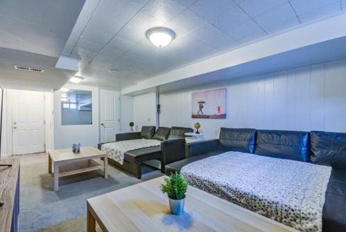 Modern Townhouse Retreat - image 9