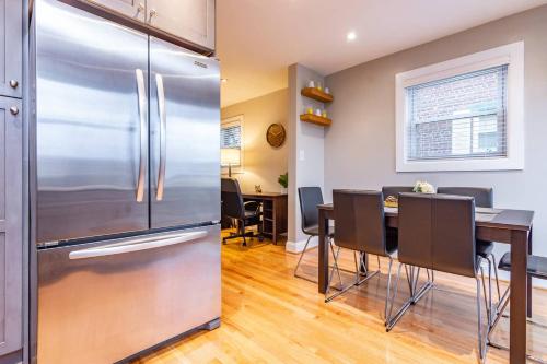 Gorgeous Home 10 min to DC by CozySuites in แมคลีน (VA)