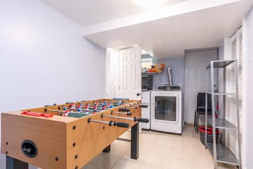 Gorgeous Home 10 min to DC 5 min to DCA Airport by CozySuites