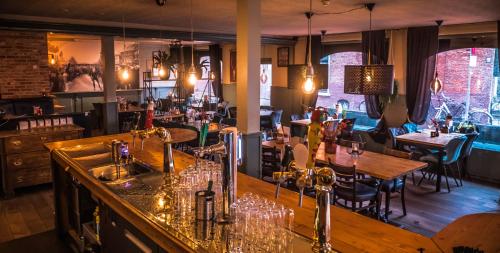 Restaurant, Hotel Cafe Restaurant 't Raedhus in Dongeradeel