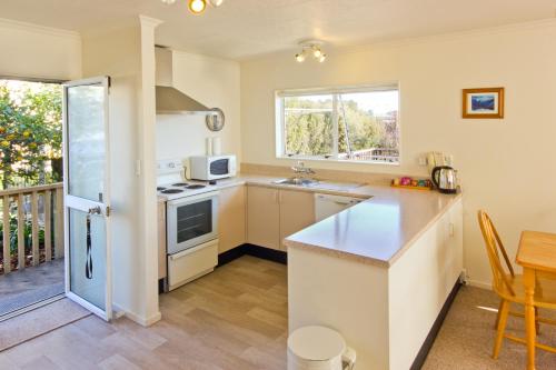 Kitchen, Arrow Motel in Tahunanui