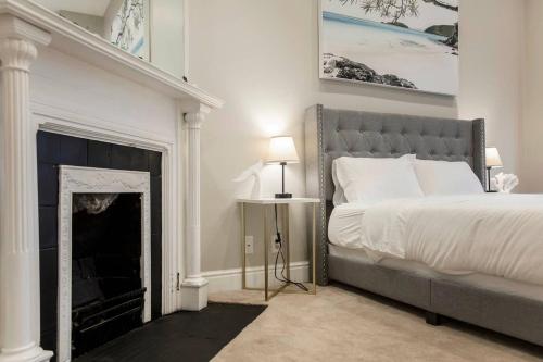 Gorgeous 3BR 2BA on Frankfort by Cozysuites in Louisville, USA