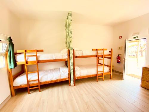 Oasis Backpackers Hostel Sintra Surf - image 3