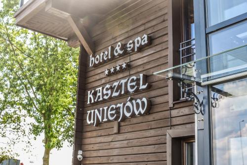 253380117 Hotel & Spa **** Kasztel Uniejów