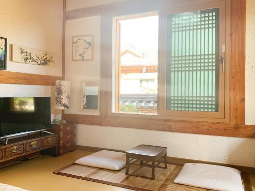 Double Room with Private Bathroom image 7