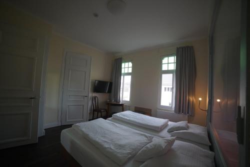 2T Hotel Artgenossen 510m von Lindlar entfernt