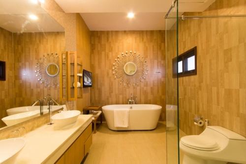 room detail thumbnail 2