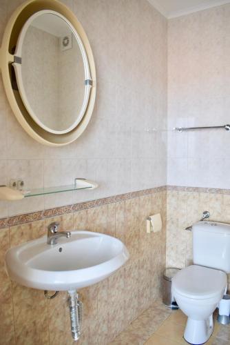 One-Bedroom Apartment (2 Adults + 2 Children) image 9