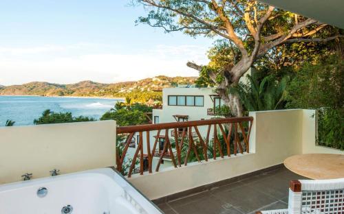 253414873 Ysuri Sayulita - Beachfront Hotel