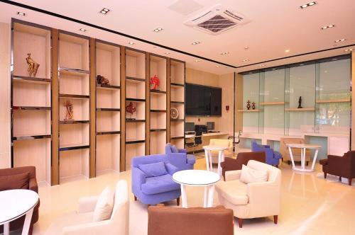 7Days Premium Ji`nan Luokou Clothing City Wuying Hill North Road – Jinan, WV