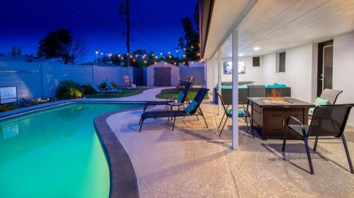 Spacious & Updated 5 min to OLD TOWN Heated POOL
