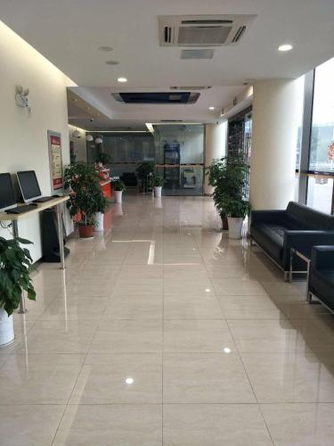 7 Days Inn Nanjing Jiangjun Avenue Hehai University Metro Station in Nanjing