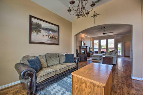Elegant Frisco Home with Yard Less Than 1 Mi to Golf! - image 4