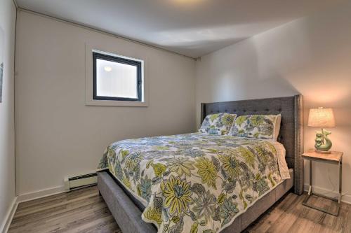 Downtown Saugatuck Condo, Near Oval Beach!