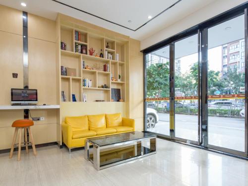 7天優品深圳龍崗大運中心愛聯地鐵站店 (7 Days Premium Shenzhen Longgang Dayun Center Ailian Metro Station) in 龍崗市中心