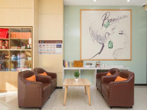 7天優品深圳龍崗大運中心愛聯地鐵站店 (7 Days Premium Shenzhen Longgang Dayun Center Ailian Metro Station) in 龍崗市中心