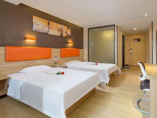 Premium Deluxe Twin Room image 3