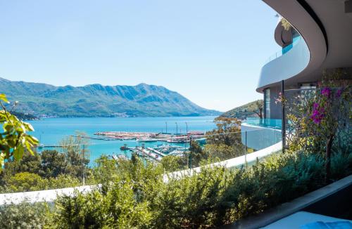 Presidential Suite with Two Balconies and Sea View image 8
