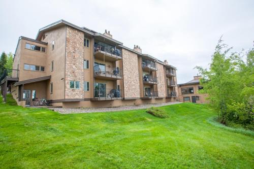 Ski Inn Condominiums - image 8