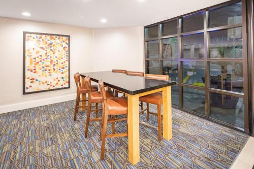 홀리데이 인 익스프레스 호텔 앤 스위트 샌디에이고 에어포트 - 올드타운 바이 IHG - 숙소 외관