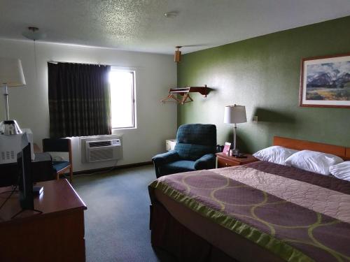 Amerihost Inn & Suites