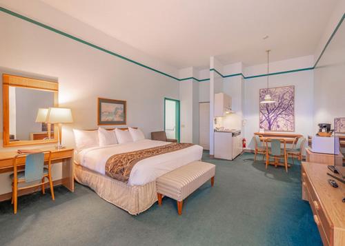 The Cedars Inn Hotel & Convention Centre - 숙소 외관