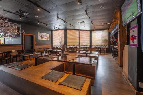 The Cedars Inn Hotel & Convention Centre - 숙소 외관