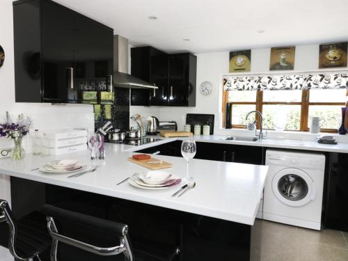 Woodstock Lodge Worcester - image 3