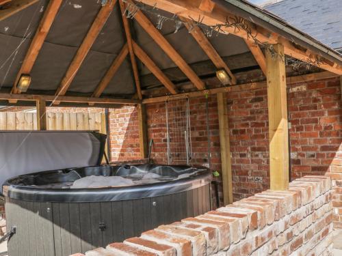 Granary Cottage Shrewsbury - main image