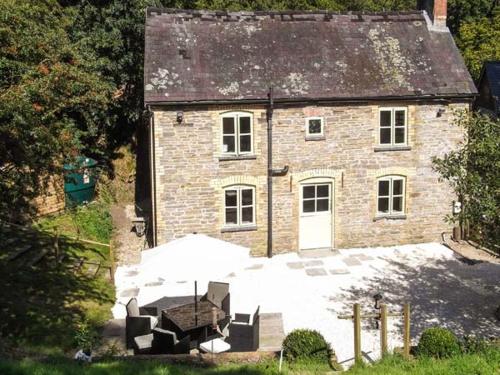 Ploony Cottage - image 11