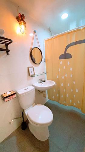 Deluxe Double Room with Balcony image 5